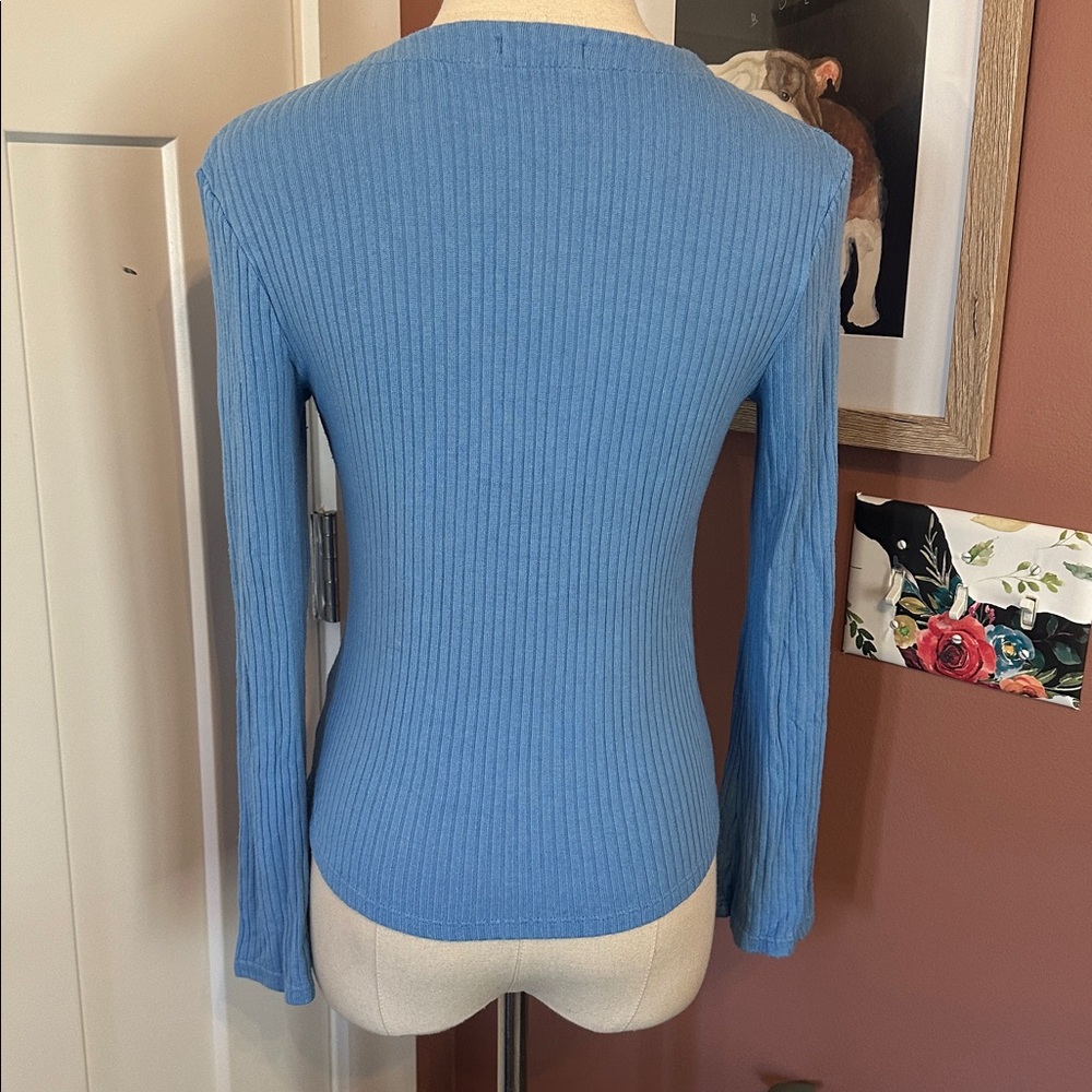 Reformation Gellar Parisian Blue Ribbed bell sleeve L shell Button-Up vneck Top - Picture 10 of 14